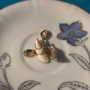 VINTAGE MONET CLIP EARRINGS